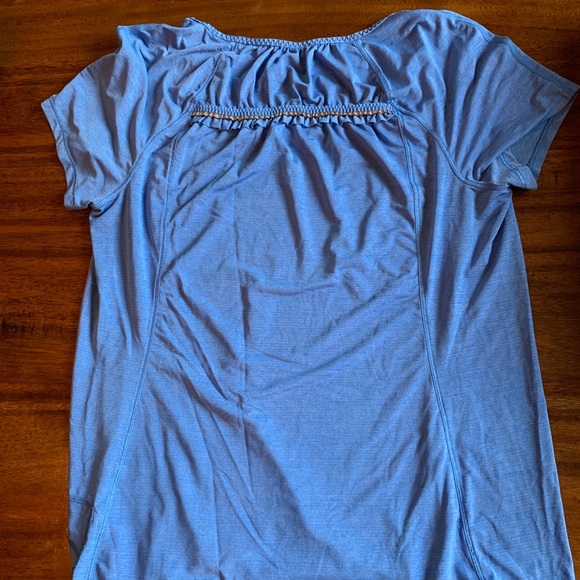 Lululemon workout top - Picture 2 of 3